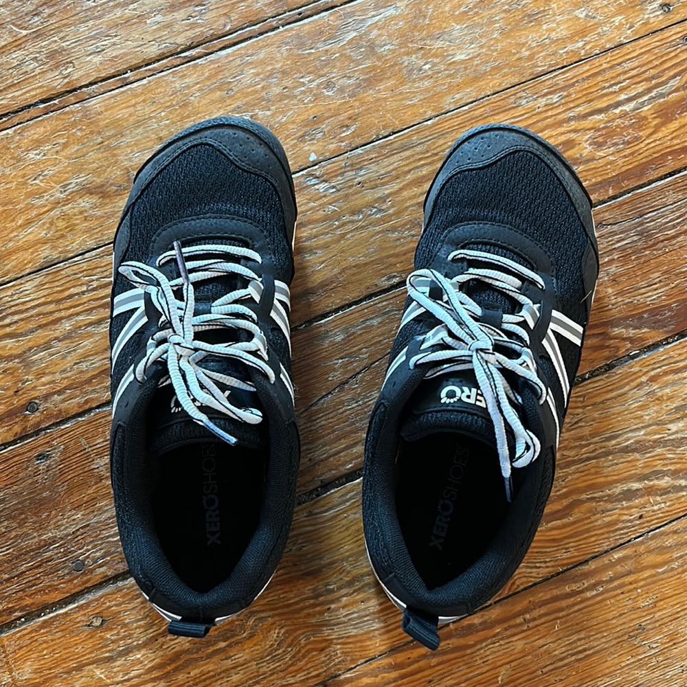 Xero shoes women’s Prio size 8.5 black and white - great condition